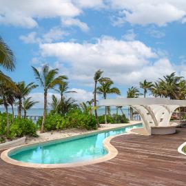 Beachfront 3BR Condo at Tankah Bay, hotel en Tankah