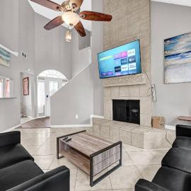 Quiet 4BR Near Nasa & Kemah, King Bed, Bbq, Patio, hotel din Seabrook