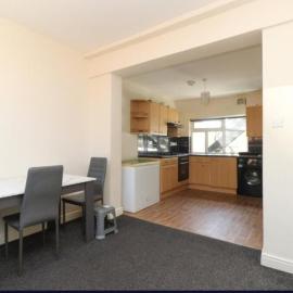 Beach Next Door Flat Retreat and Free Parking, מלון במארגייט
