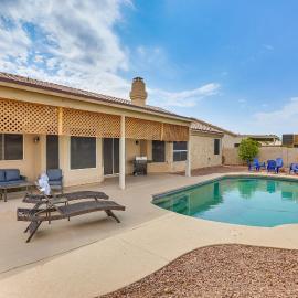 Game Room & Backyard Oasis: Avondale Group Getaway, hotel i Avondale