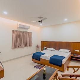 Binayak Palace Premium, hotel din Kendrāparha