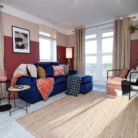 STYLISH MODERN RETREAT- OVERLOOKING POOLE QUAY- SLEEPS 6- SUPERFAST WiFi- PRIVATE PARKING SPACE- FLAT SCREEN SMART TV- ENSUIT- GREAT VIEWS- BEAUTIFUL LOCATION, hotel v destinaci Hamworthy