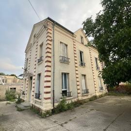 Paradun - Grande Maison Gite sur Argenteuil, Parking dans cour securisée, pour ouvriers ou groupes de travailleurs, hotel in Argenteuil