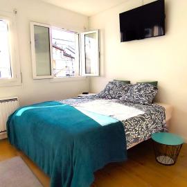 STUDIOCHIC PARKING Direct CDG et PARIS CENTRE Parc expo Arena Grand Paris, hotel in Tremblay-En-France