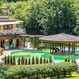 ISA - Residence with thermal and sports pools in Sorano、ソラーノのホテル