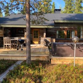 Ruka Villa Pipo slopes, skiing, lake, jacuzzi, hotell i Ruka