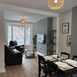 Modern House Great Location, hotel in Hull