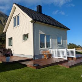 Lauvåsstua-Charming house by the sea, hotel en Bøstad