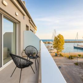 Black & White Marina Studio, Kalamata Getaway (B1)