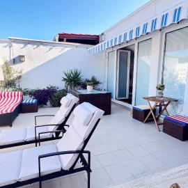Attico "NIDO" a 50m dal mare con terrazzo grande - un'oasi di pace e bellezza, hotel di Nečujam