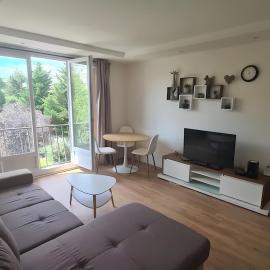 Sunny and renovated flat in secure residence