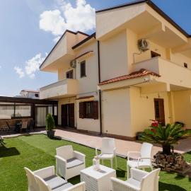 Luna di Sale - Romantic Sea Rooms & Apartments, hotel in Reggio di Calabria