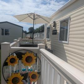 Summer Breeze Caravan on Winchelsea Sands Holiday Park, hotel in Winchelsea