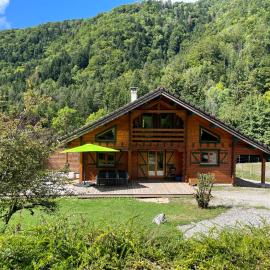 Chalet Anilou entre Annecy et la Clusaz le grand Bornand, hotel Dingy-Saint-Clair városában