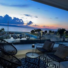 Marathon Coast-Seafront Luxury Apartments, hotel di Nea Makri