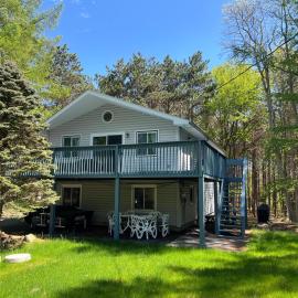 Evergreen Escapes 4 BR with Game Room, Firepit near Kalahari and Camelback, hotel i Long Pond