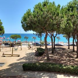 Unique apartment with direct sea view along the beach in S'Abanell Central Park Blanes