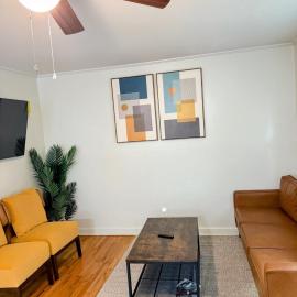 Viesnīca Renovated 2 Bed Walltown Home Walk to Duke! B pilsētā Darema