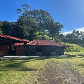 Posada de Leda y Jose, Casa de campo en la zona de Santa Cruz de Turrialba