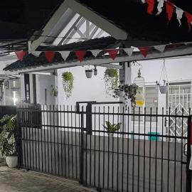 Homestay Permata Cirebon، فندق في Ciperna