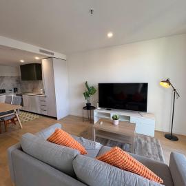 Canberra CBD modern new 2B apartment free Parking