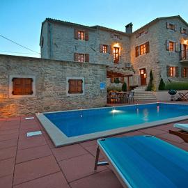 Villa Angela e Giovanni โรงแรมในVižinada