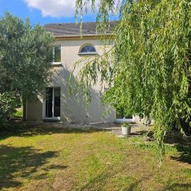 Charming house Paris Disney Stade de France, hotel in Gagny