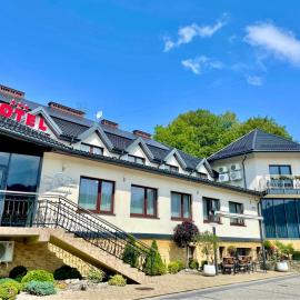 Hotel Pod Chełmem, hótel í Ropa