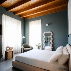 The Tower Premium Apartment - Beams & Views - 3 Min Walk to Bernina Express & Station