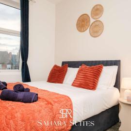 Stylish 5BR Home - Contractors Stay - Sleeps 9 - Parking