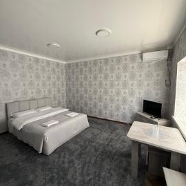 Kubat Guest House, hotel di Tokmok