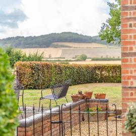 Maple Cottage - Rural Charm & Cotswold Views