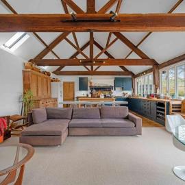 Greenhill Farm Barn- Stunning Cotswold Barn with Billiards Room, hotel di Sutton under Brailes