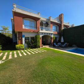 Superlux Villa with Private Pool - King Mariout, hotel in Alexandria