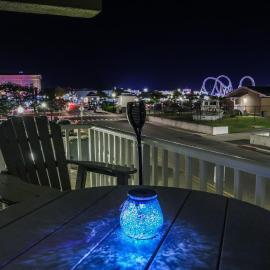 BeachBox IV - Walk to Boardwalk - Bayside Pool - Free Inlet Parking - Couple's Escape - Assateague House 111, Hotel in Ocean City