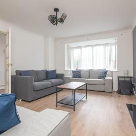5 BD - Large House Oadby