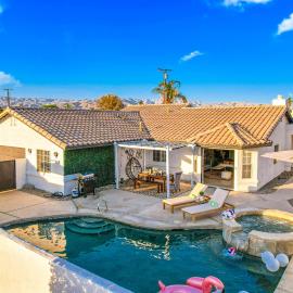 4BR Desert Escape PoolGame Room, hotel in Bermuda Dunes