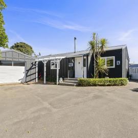 Fisherman Cottage - Waikanae Beach, hotel in Waikanae