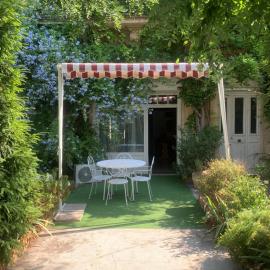 Chez Anna, maison de ville, hótel í Frontignan