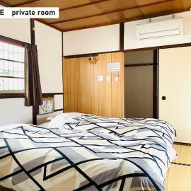 TAKIO guesthouse HANARE, готель у місті Хіґаші-Осака