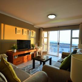 Dolphin Ridge 2 Bedroom with Balcony and Ocean Views, hotel in Cape Town