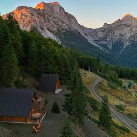 Komovi Luxury House, hotel in Andrijevica