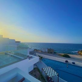 Azure Pearl Oceanfront Loft Apartment Spacious Rooftop Terrace Pool