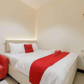 RedDoorz Plus near Millenium ICT Centre Medan 2, hotel in Pulauberayan