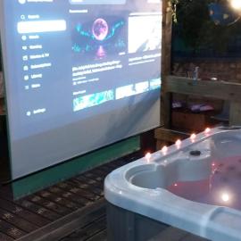 Viesnīca The Cabin with optional Hot Tub Projector DEPOSIT REQUIRED FOR PROJECTOR pilsētā Bonnybridge