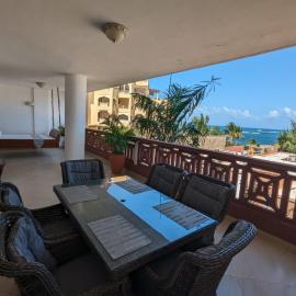 Luxe Beachfront Apartment, hotel a Mombasa