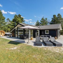 Holiday Home Edeltraut - 900m from the sea by Interhome, hotel u gradu Blaavand