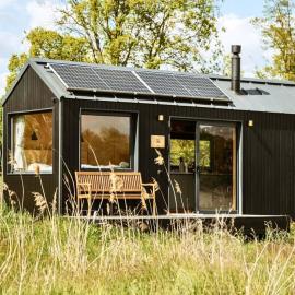 Viesnīca Offgrid Cabin am See in Brandenburg Tiny House Natururlaub bei Berlin pilsētā Seelow
