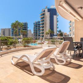 Perfect Ground Floor with Sea View, Hotel in Punta Prima