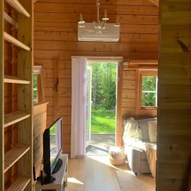 Log Cabin with hot-tub & Sauna, secluded location، فندق في Ryd